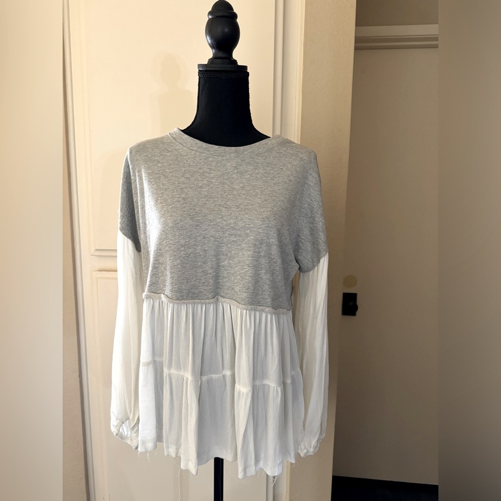 VICI Women’s sweater. Size small